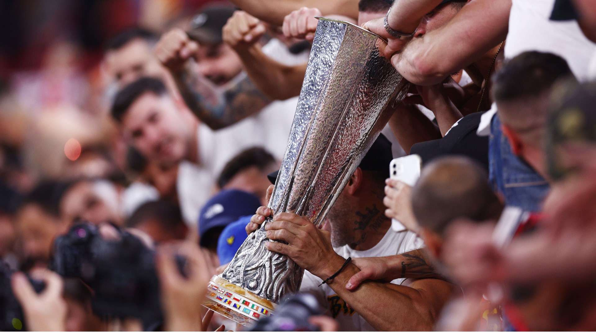 英超冠军竞争悬念解除利物浦大幅领先阿森纳仅剩微弱希望