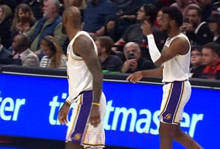 单节22罚!开拓者罚球创纪录打花湖人,詹姆斯父子同场只剩尴尬 单节22罚!开拓者罚球创纪录打花湖人,詹姆斯父子同场只剩尴尬